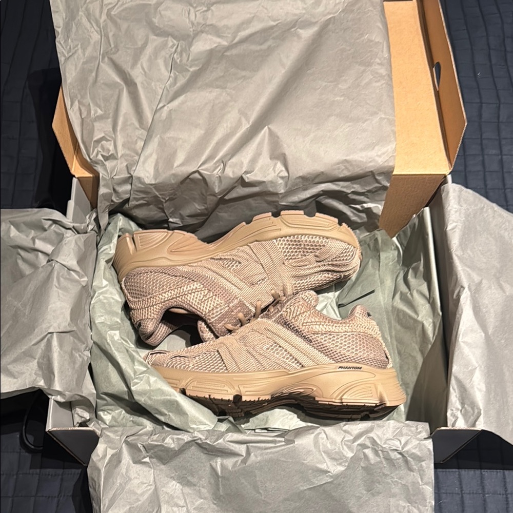 Balenciaga Phantom Sneaker 'Dark Beige'
Mens 41 - Picture 2 of 7